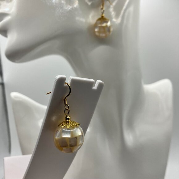 Gorgeous 16mm Mother of Pearl Earrings made with 316 Stainless Steel Hypo Hooks - Picture 2 of 15